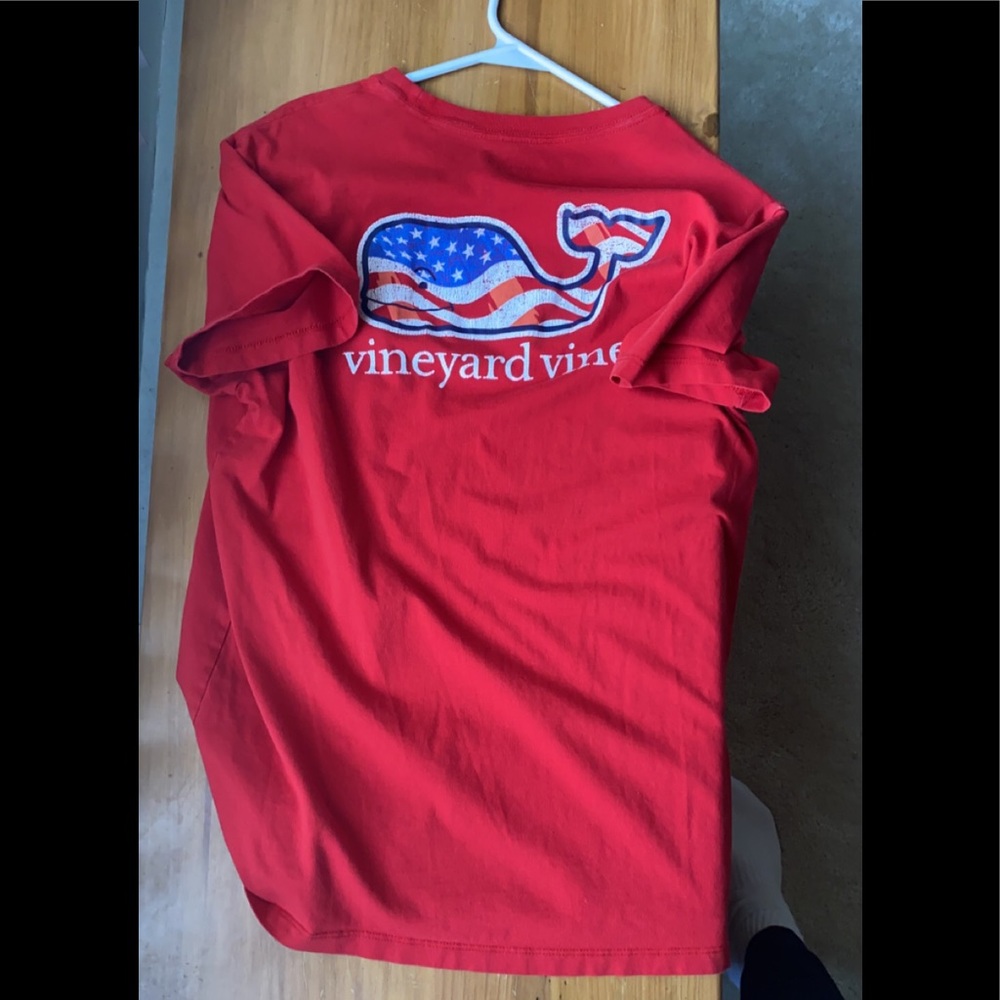 red vineyard vines t shirt